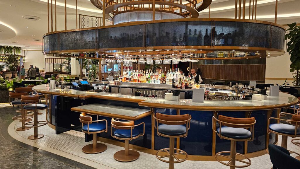 Promenade Bar