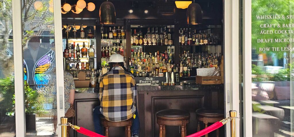 Bar